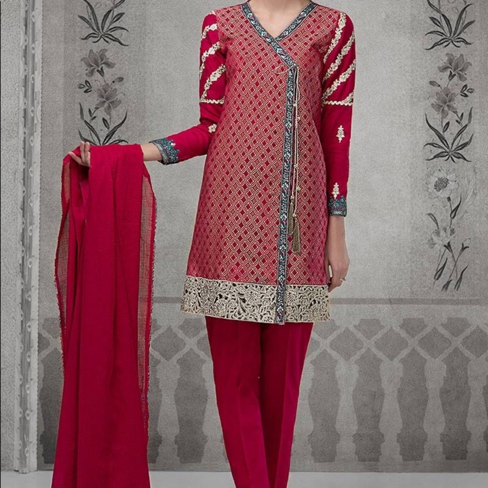 3 pcs
Jaquard front angrakha pakistani outfit